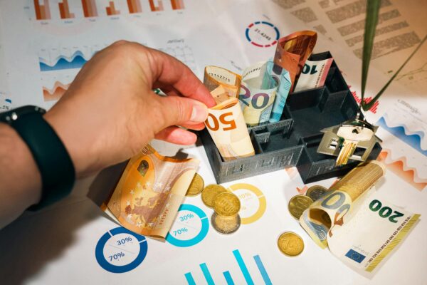 Rentabilidad Inmobiliaria Valencia: ¿Busca el Precio Más Alto o el Beneficio Neto Más Rápido?